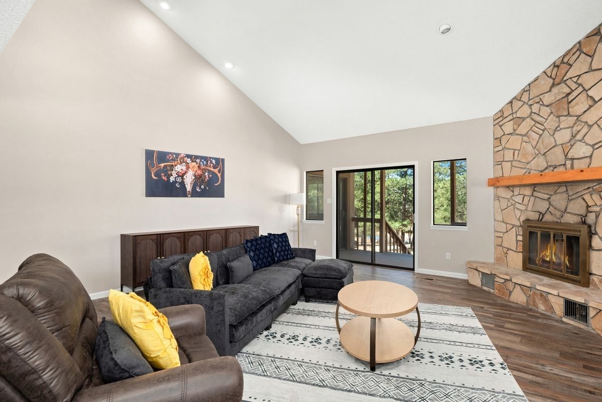 Building Photo - 104 Bogie Ln