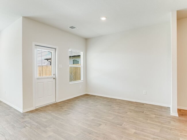 Building Photo - 4 BR / 3 BA - 2175 SF in Seguin - Arroyo R...
