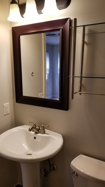 Lower Full Bath - 134 Chestnut Ridge Dr