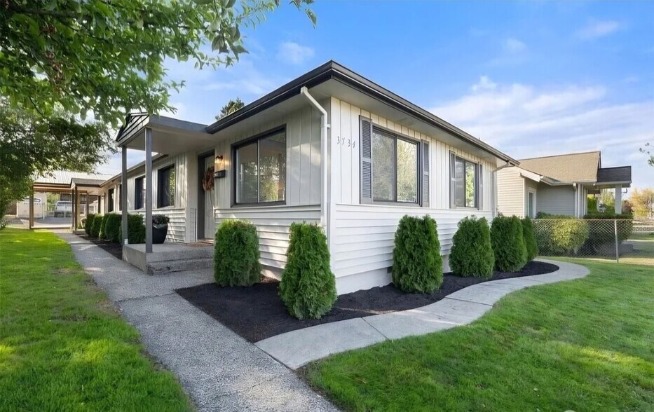 Primary Photo - 3734 S Ainsworth Ave