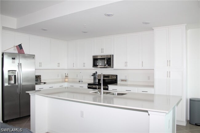 Building Photo - 14121 Heritage Landing Blvd