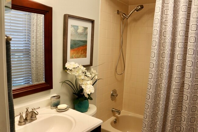 Building Photo - 611 Cornwall Ct