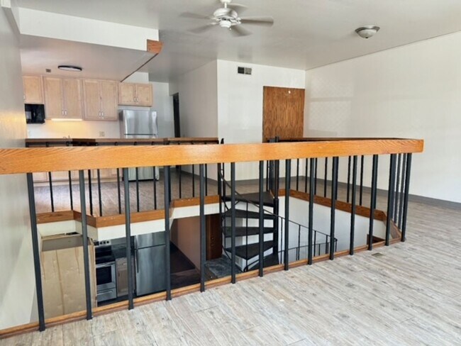 Building Photo - 408 N Frances St