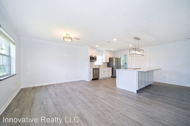 Building Photo - 3 br, 2 bath House - 15 Wisteria Dr.