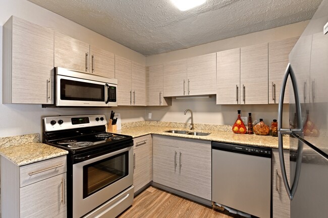 Building Photo - Heritage Hill Estates Apartments