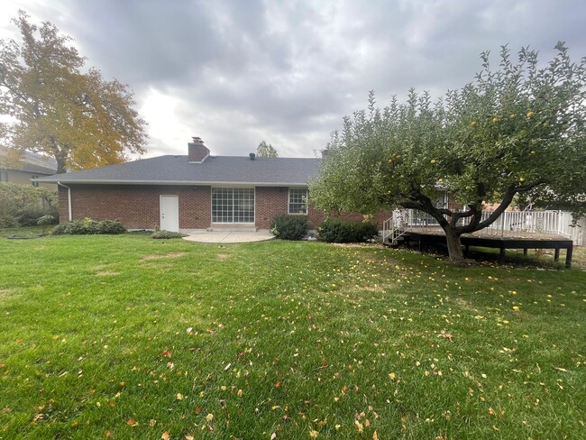 Building Photo - Cute 5 bed/3 bath home in Centerville