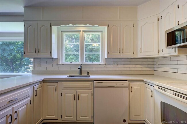 Building Photo - 32 Koger Rd