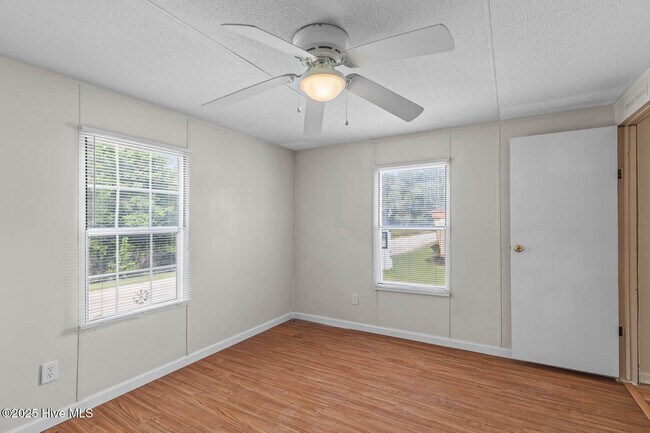 Building Photo - 119 Starwood Cir