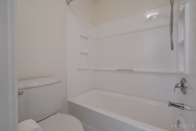 Building Photo - Move-In Ready! 2br, 2ba in Ewa, $2650, Sch...