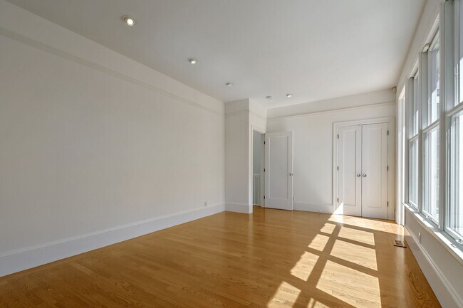 Building Photo - 3217-21 Gough Street Apartments