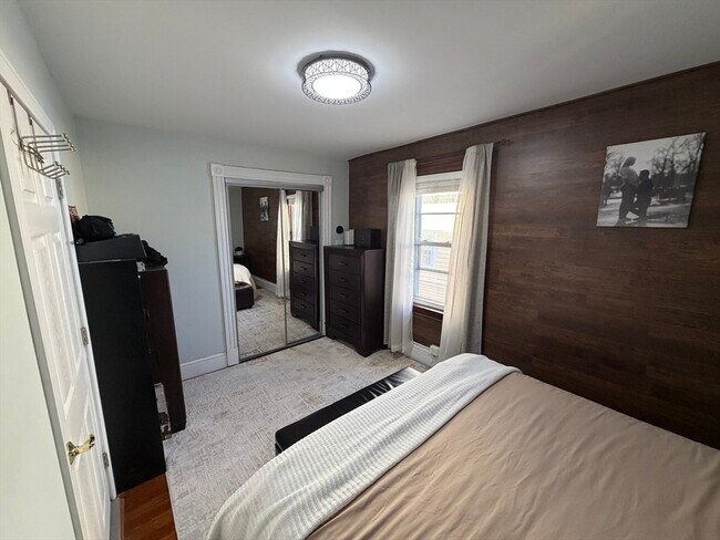 Building Photo - 15 Moore St