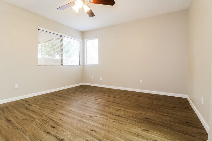 Building Photo - 15040 W Kings Dr