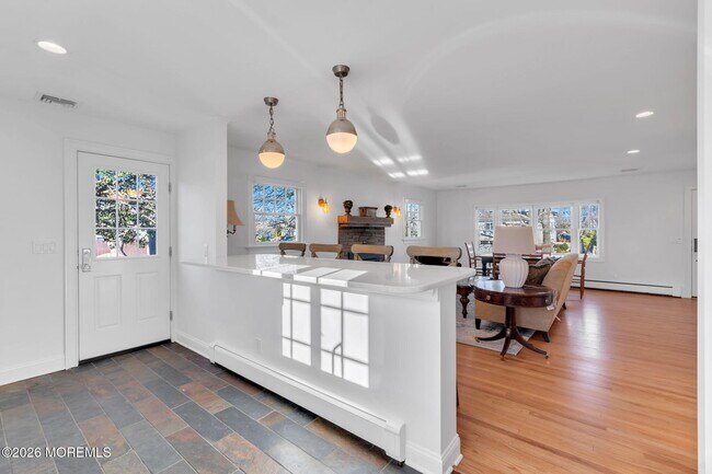 Building Photo - 723 Pitney Dr