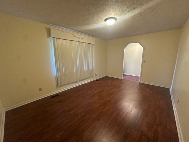 Building Photo - Charming 3 Bedroom, 2 Bathroom Home in Lenlock!
