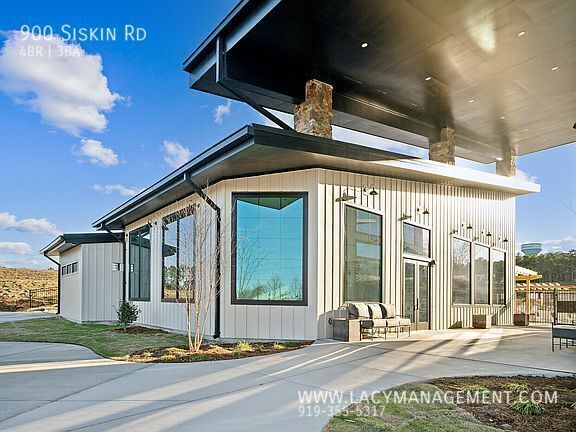 Building Photo - 900 Siskin Rd
