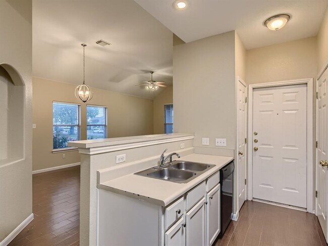 Building Photo - 2858 Southampton Way