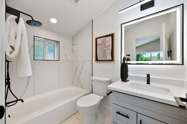 Building Photo - 2009 Chinatown Alley