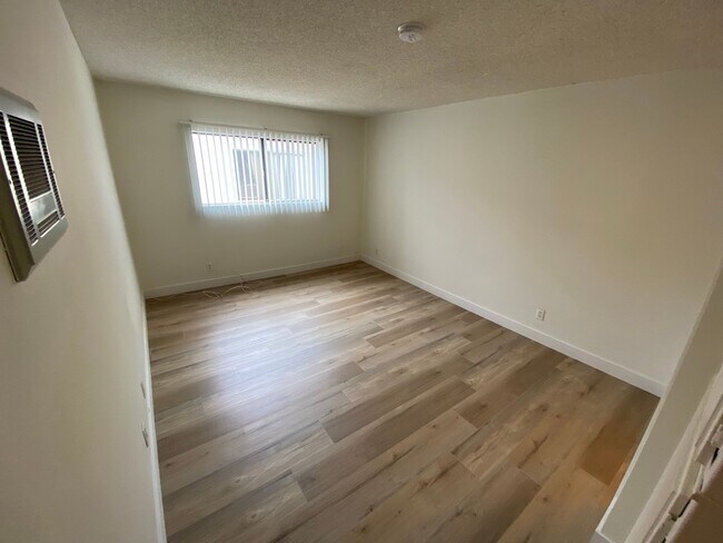 Interior Photo - hug354