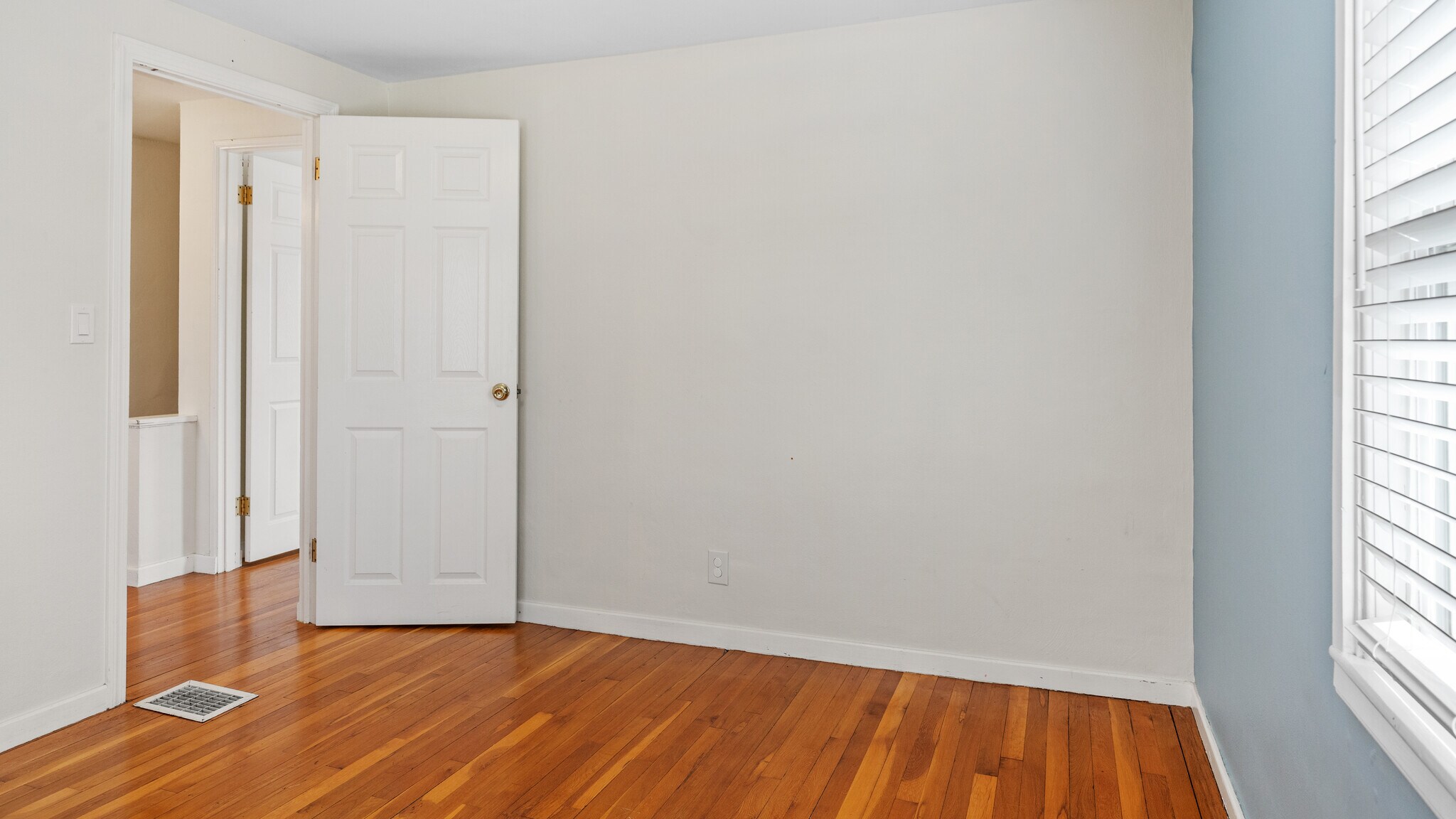 Building Photo - 7 Shangri La Ln