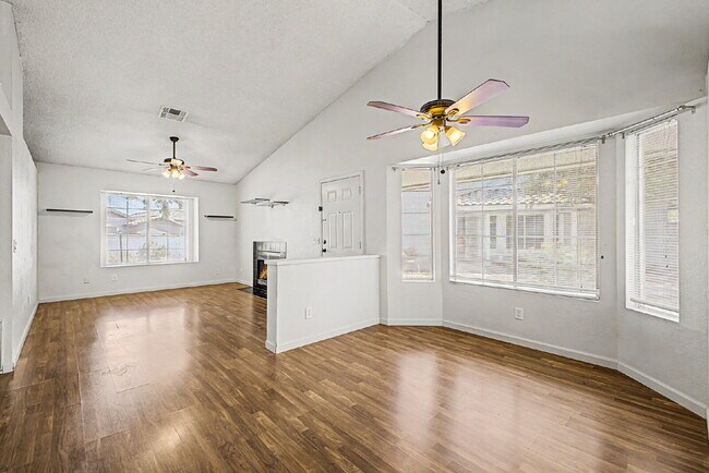 Building Photo - Welcome home to this charming 2-bedroom, 2-bath residence in the heart of Chandler!