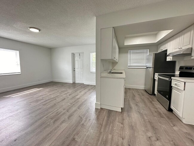 Building Photo - 3660 Apartments LLC