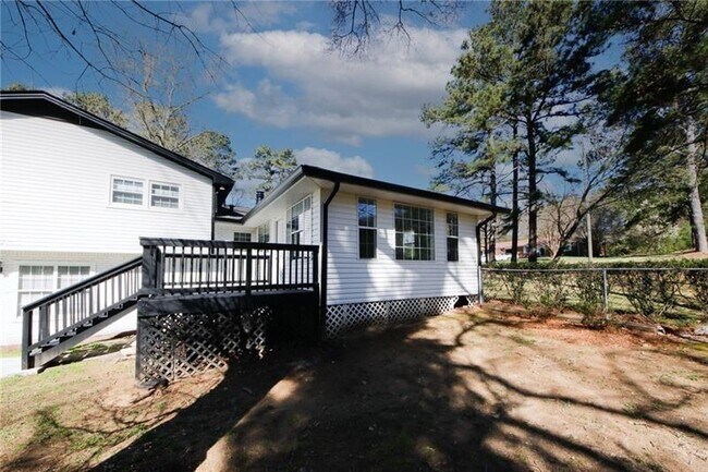Building Photo - 1616 W Kellogg Cir