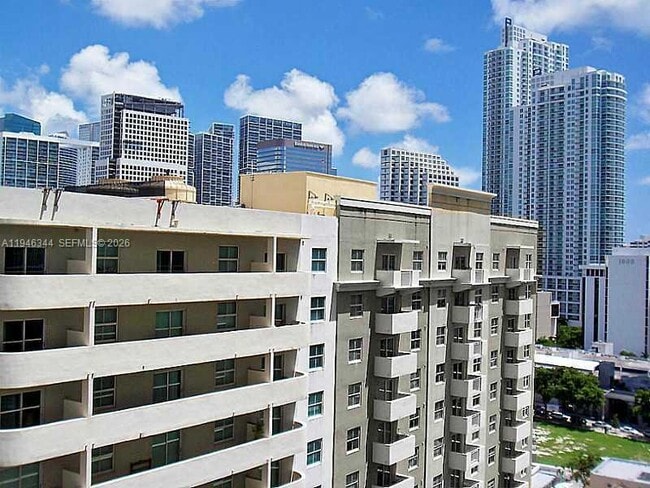 Building Photo - 1111 SW 1st Ave