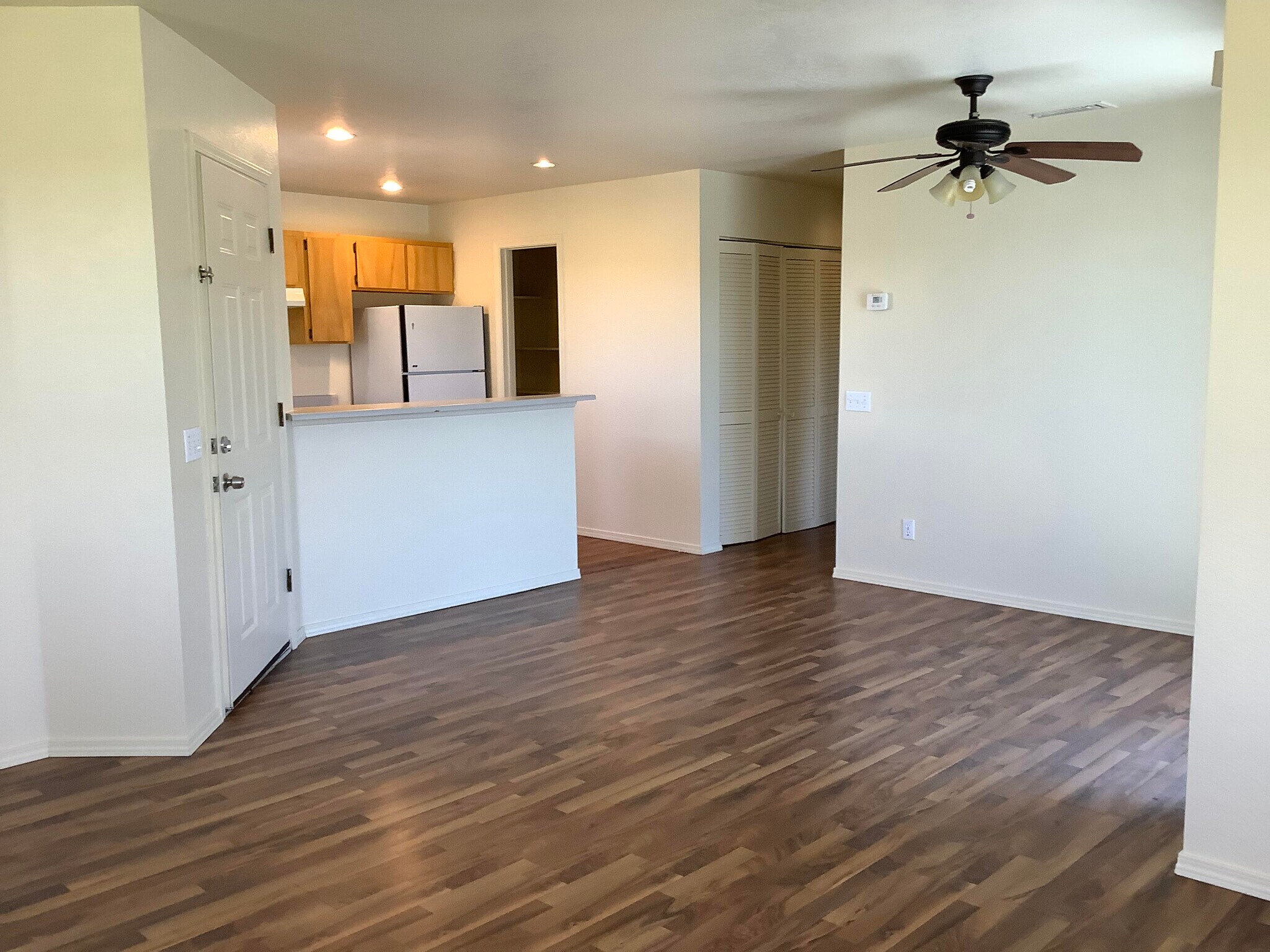 Building Photo - 604 N Bagby Dr