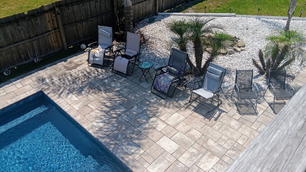 Balcony overlooking pool - 8640 Rockland Dr