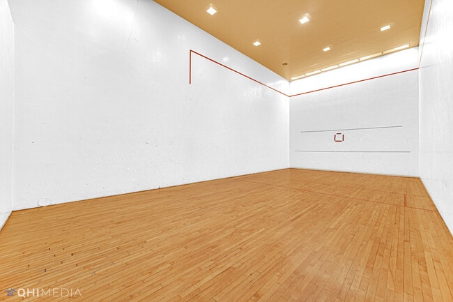 Building Photo - 6033 N Sheridan Rd