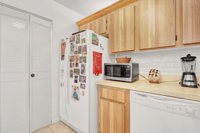 Building Photo - 309 Knotty Pine Cir