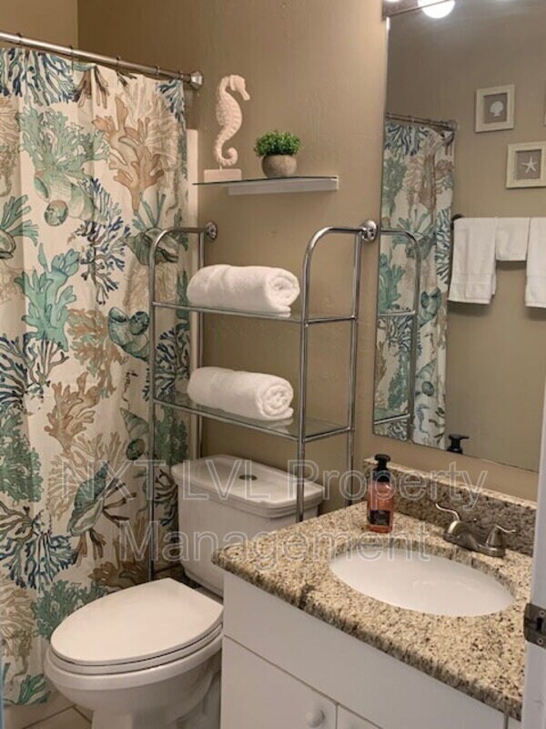 Building Photo - 4123 SW 21st Pl