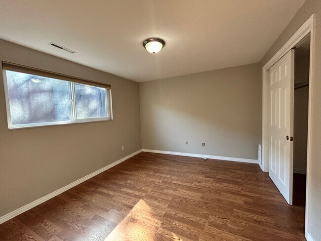 Building Photo - Spacious 2Br/1.5Ba End-Unit Townhome with Carport & Extra Storage