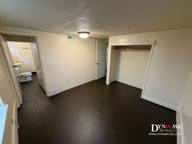 Building Photo - Updated 4+ Bedroom, 2 Bathroom House By Augustana University