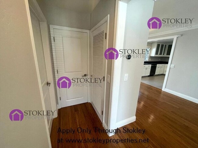 Building Photo - 1692 Oak Park Blvd