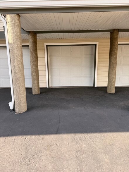 Building Photo - 770 NW 185th Ave