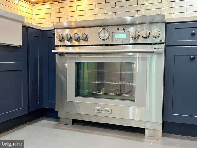 Building Photo - 718 Rhode Island Ave NW