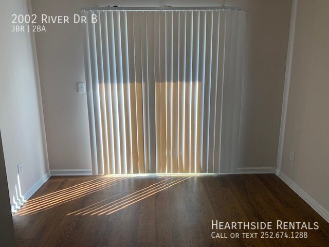 Building Photo - 2002 River Dr