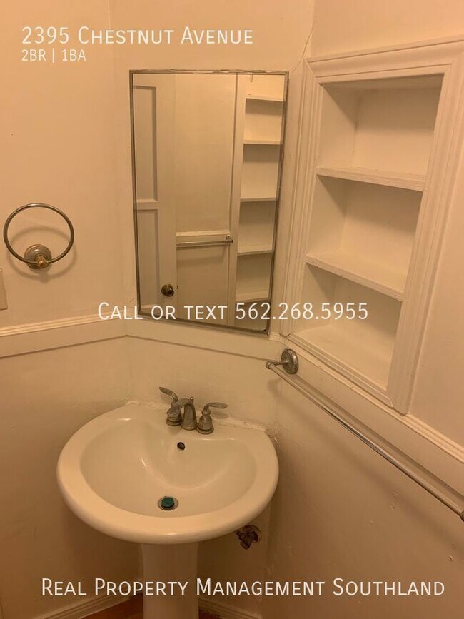 Building Photo - 2395 Chestnut Ave