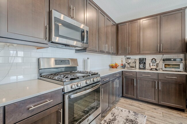 Building Photo - 9935 E Thornbush Ave