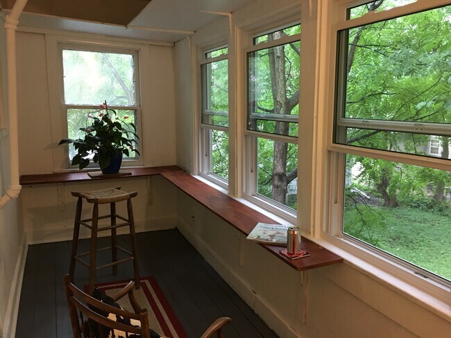 Building Photo - 1211 23rd Ave NE