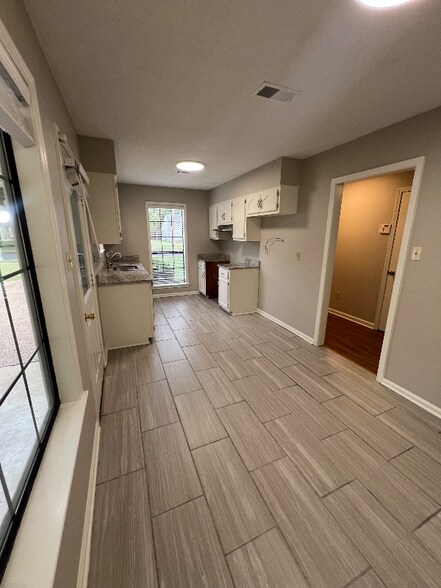 Building Photo - 7358 Country Side Rd