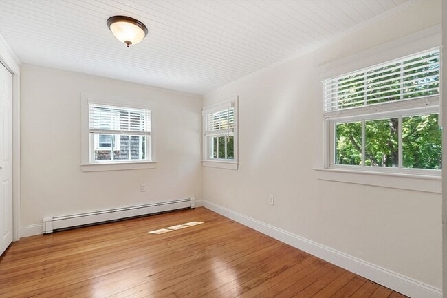 Building Photo - 498 Beechwood St