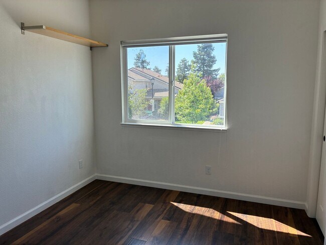 Building Photo - 4 Bedroom 2 bathroom home in Mace Ranch Davis