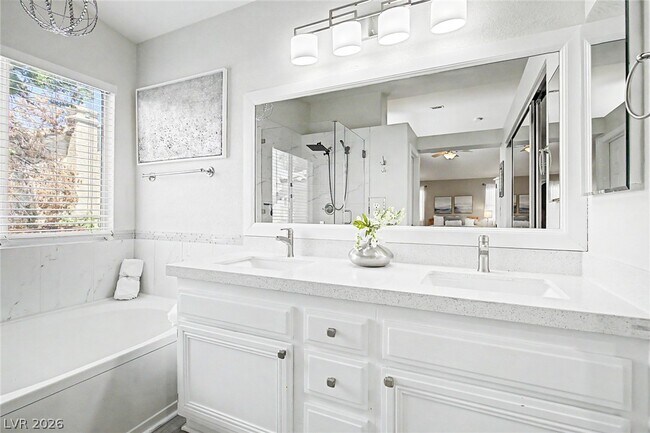 Building Photo - 2025 Shining Feather Ln