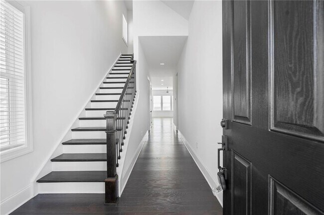 Building Photo - 1042 Winding Br Dr