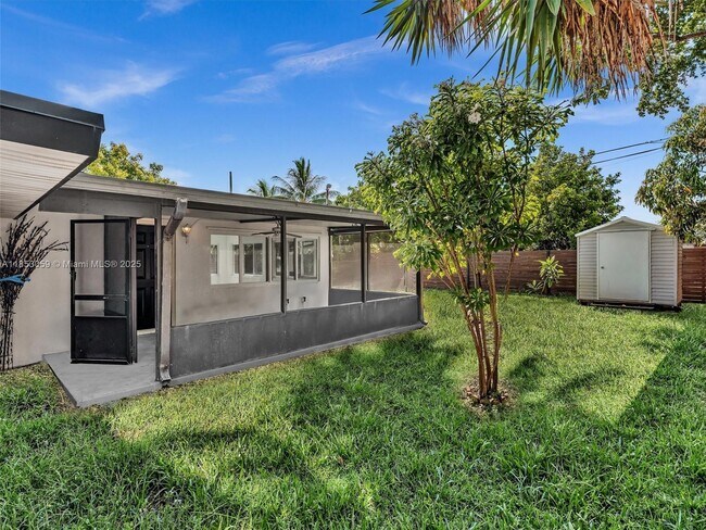 Building Photo - 2048 SW 37th Ave