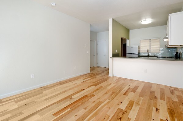 Building Photo - 726 Bush St