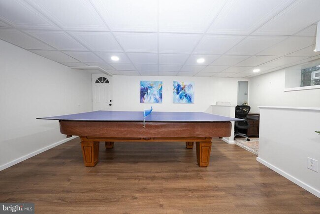 Building Photo - 227 E Hathaway Ln