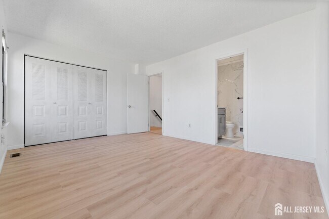 Building Photo - 467 Andover Pl
